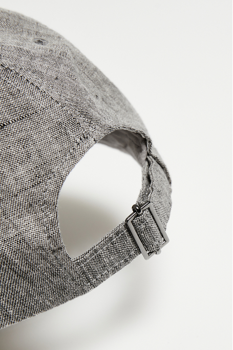 Graue Leinenkappe mit Schirm