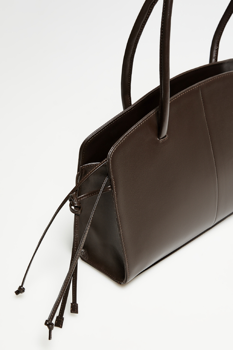 Schokoladenbraune Ledertasche mit Quasten - Patrizia Aryton