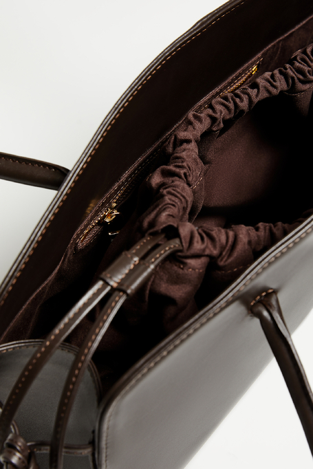 Schokoladenbraune Ledertasche mit Quasten - Patrizia Aryton