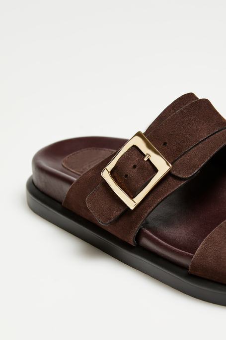 Braune Leder-Sandalen mit Schnalle