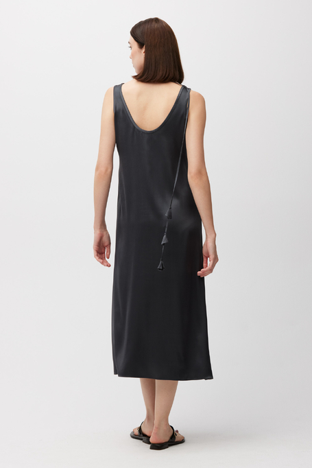 Graues Midikleid aus Seide mit Quasten - Patrizia Aryton