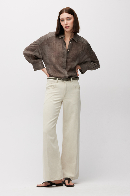 Lockere braune Bluse aus Ramie