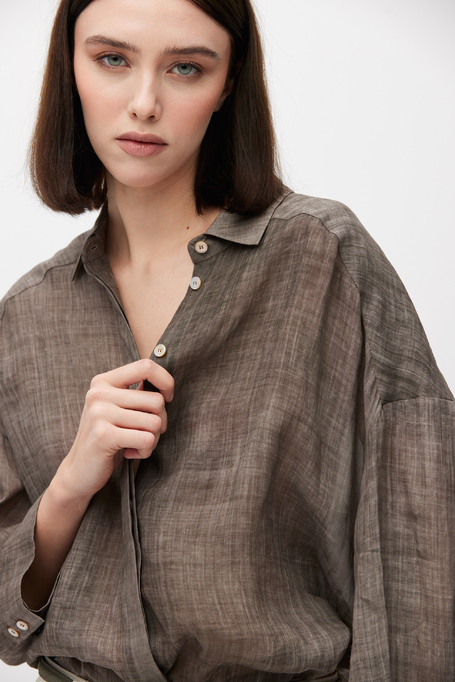 Lockere braune Bluse aus Ramie
