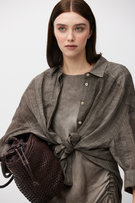 Lockere braune Bluse aus Ramie