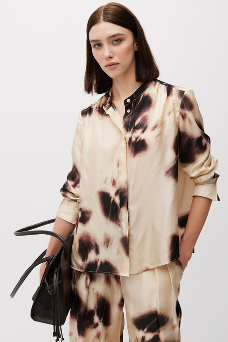 Lockere Seidenbluse mit Muster
