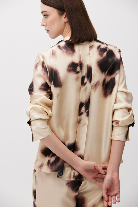 Lockere Seidenbluse mit Muster