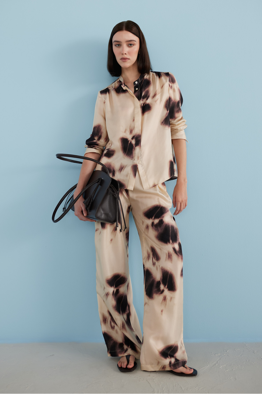 Weite Seidenhose mit Muster Weite Seidenhose mit Muster