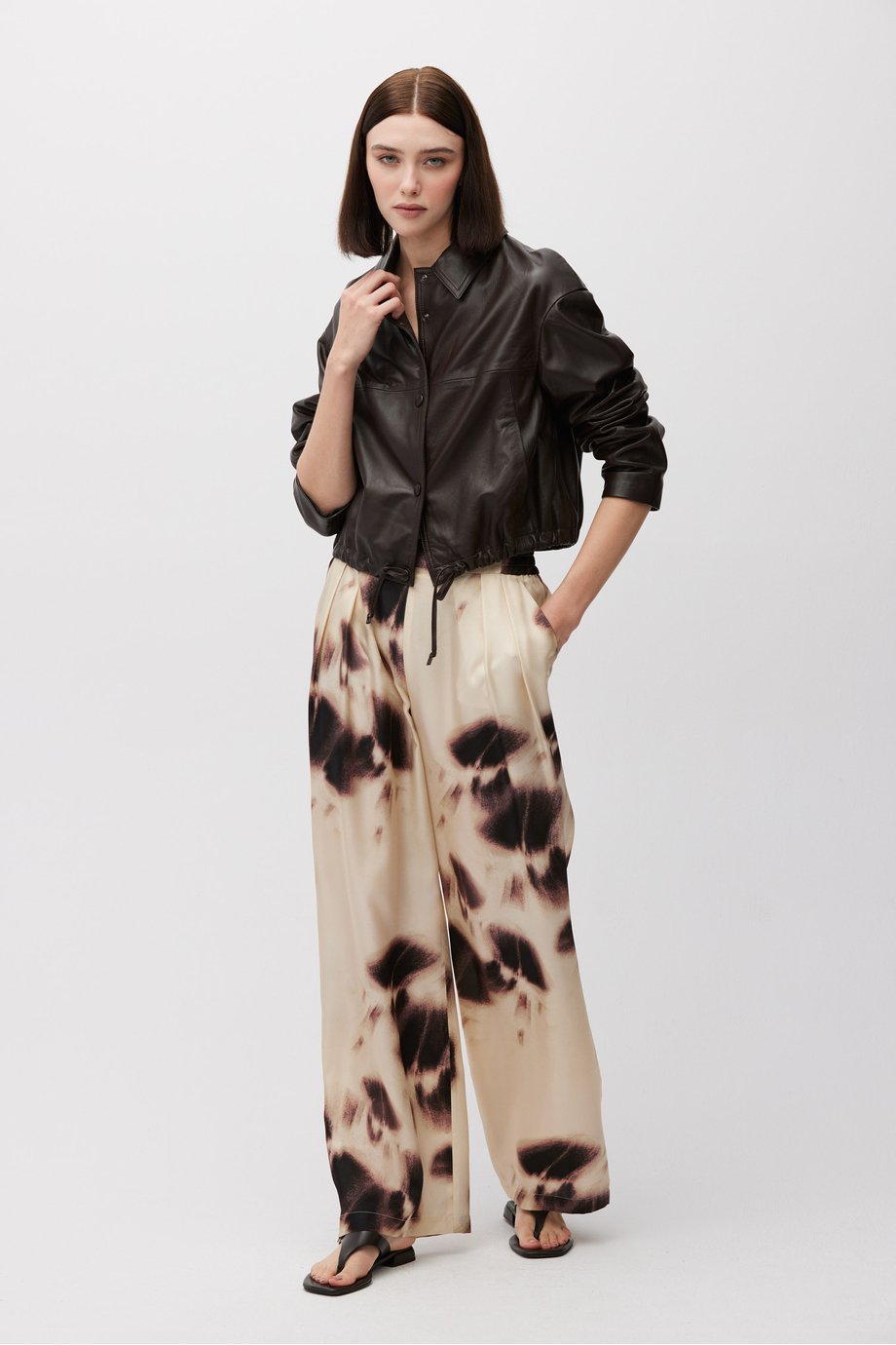 Weite Seidenhose mit Muster Weite Seidenhose mit Muster