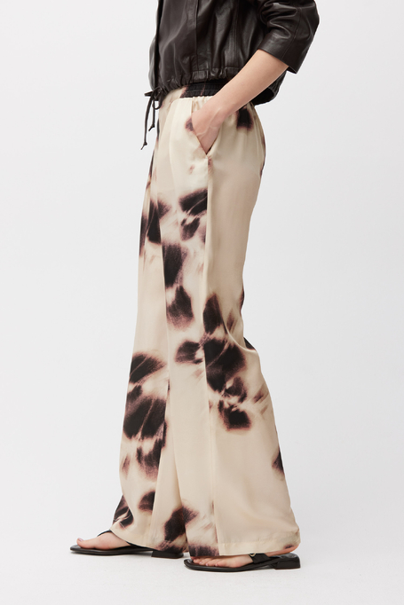 Weite Seidenhose mit Muster Weite Seidenhose mit Muster