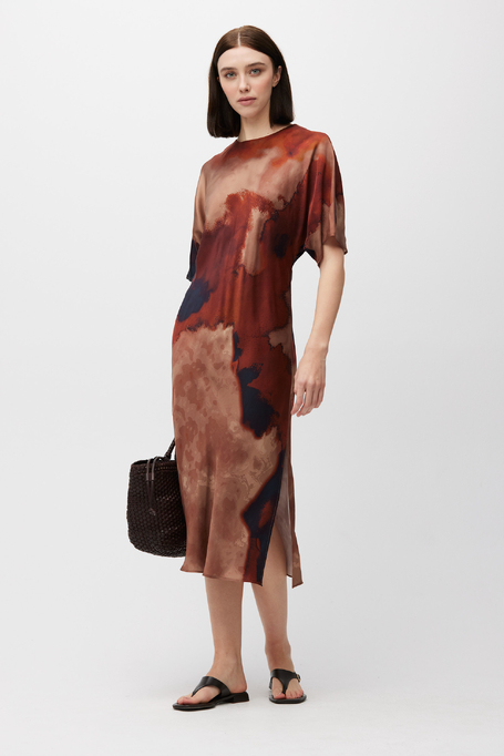 Tailliertes Kleid mit Muster aus Viskose