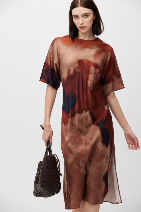 Tailliertes Kleid mit Muster aus Viskose