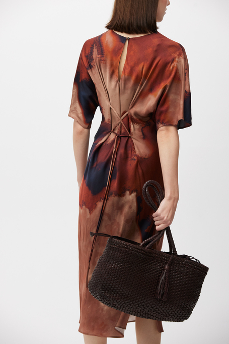 Tailliertes Kleid mit Muster aus Viskose