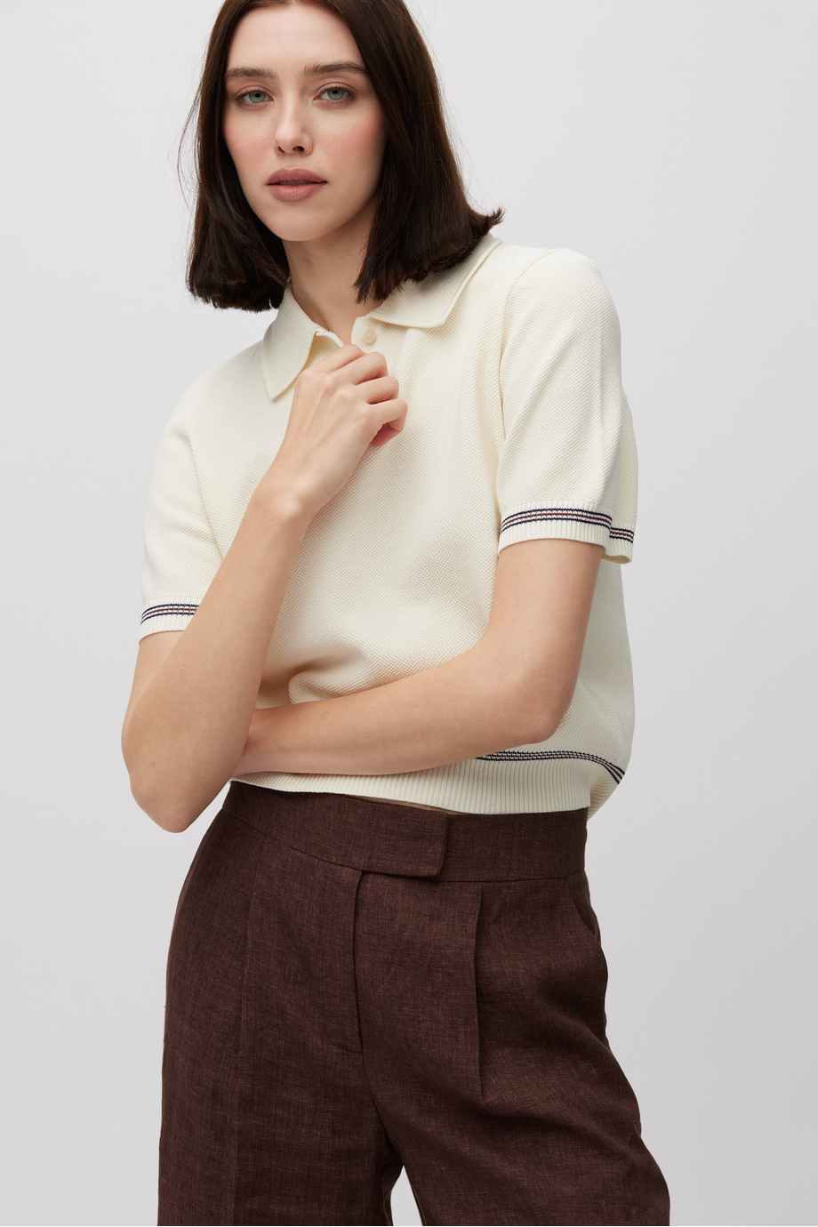 Cremefarbene Bluse aus Baumwolle mit Polokragen Cremefarbene Bluse aus Baumwolle mit Polokragen