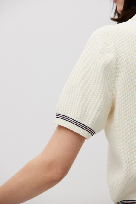 Cremefarbene Bluse aus Baumwolle mit Polokragen Cremefarbene Bluse aus Baumwolle mit Polokragen