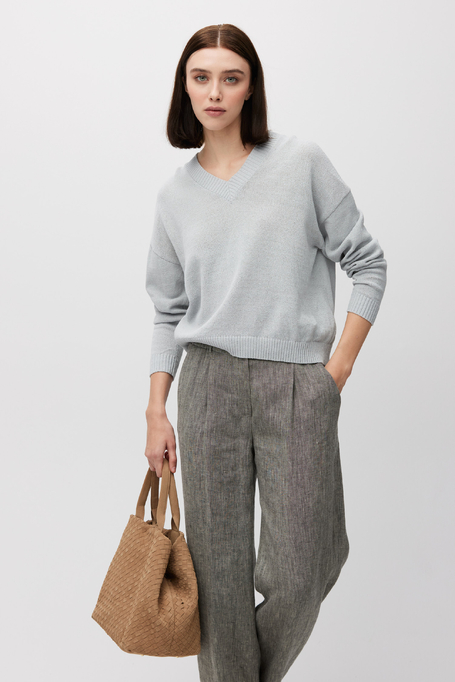 Hellblauer Pullover aus Baumwolle und Leinen mit V-Ausschnitt