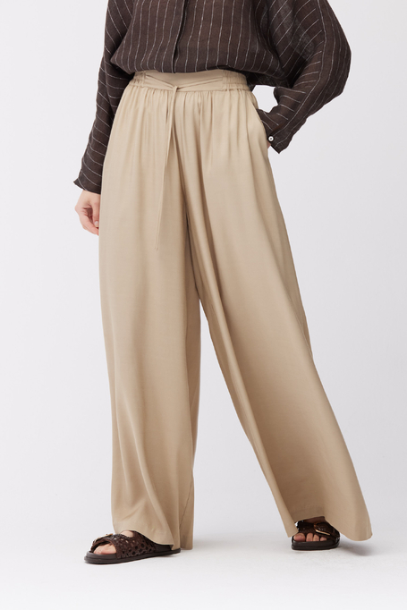 Beige Hose mit weitem Bein