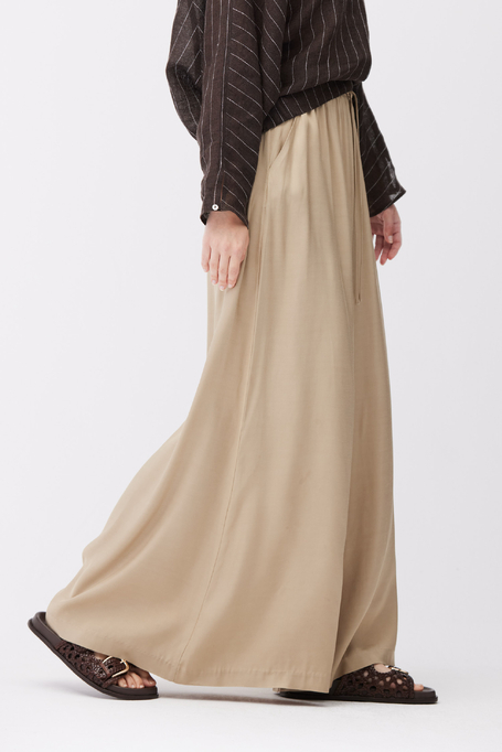 Beige Hose mit weitem Bein