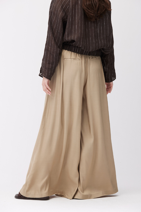 Beige Hose mit weitem Bein