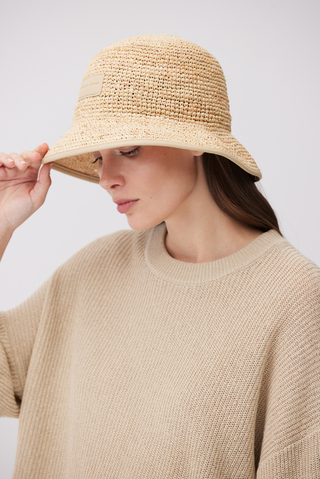 Hut aus Raffia