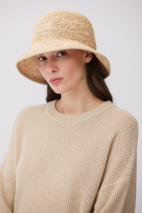Hut aus Raffia Hut aus Raffia