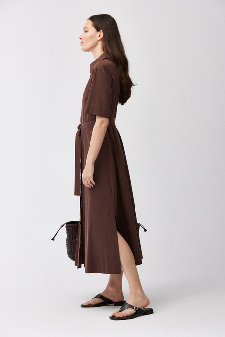 Braune Midi-Kleid mit Gürtel
