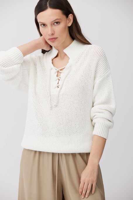 Weißer, durchbrochener Pullover mit Bindung
