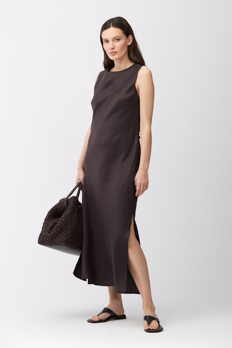 Braunes Leinenkleid