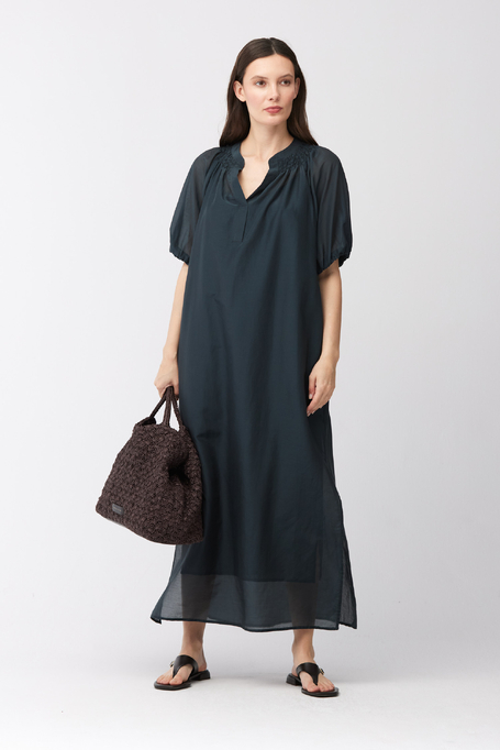 Lockeres smaragdgrünes Kleid mit Seide