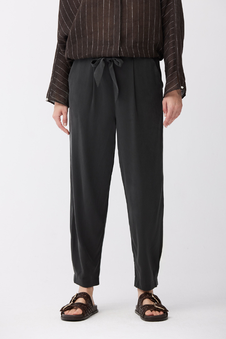 Smaragdgrüne Seidenhose