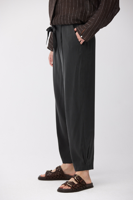 Smaragdgrüne Seidenhose