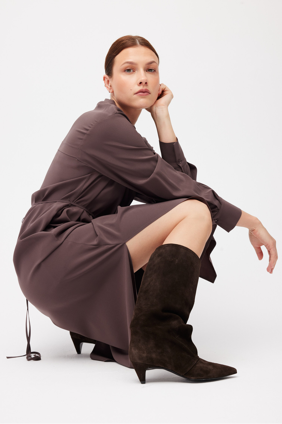 Midi-Kleid aus schokoladenfarbener Seide - Patrizia Aryton Midi-Kleid aus schokoladenfarbener Seide - Patrizia Aryton