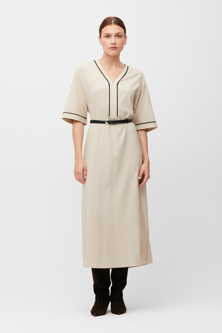 Beige Seidenkleid mit Kontrastnaht
