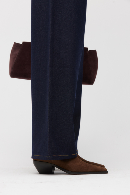 Dunkelblaue Jeans mit weitem Bein Dunkelblaue Jeans mit weitem Bein