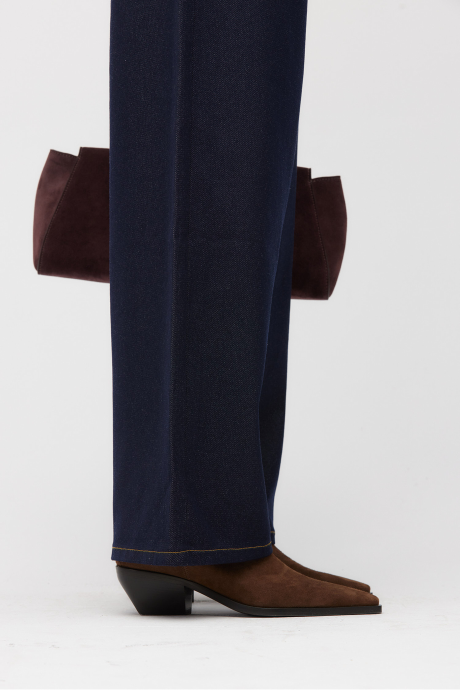 Dunkelblaue Jeans mit weitem Bein Dunkelblaue Jeans mit weitem Bein