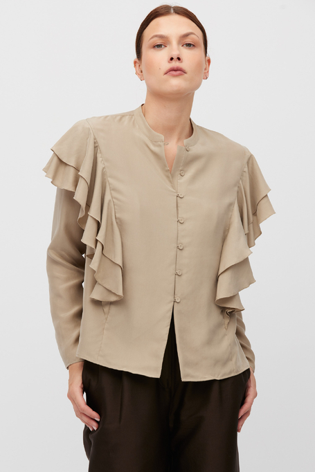 Taupefarbene Seidenbluse mit Rüschen