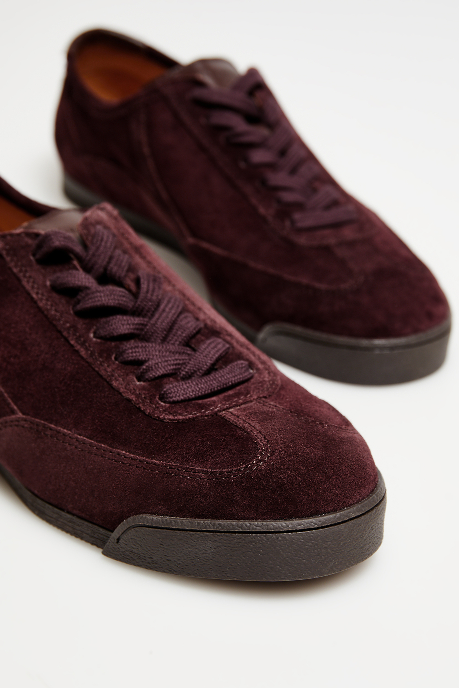 Wildleder-Sneaker aus weichem Leder Wildleder-Sneaker aus weichem Leder
