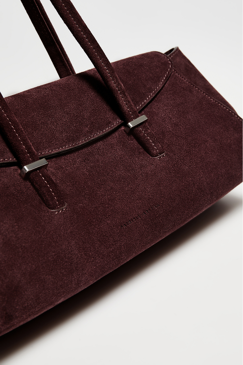 Auberginefarbene Tasche aus Wildleder Auberginefarbene Tasche aus Wildleder