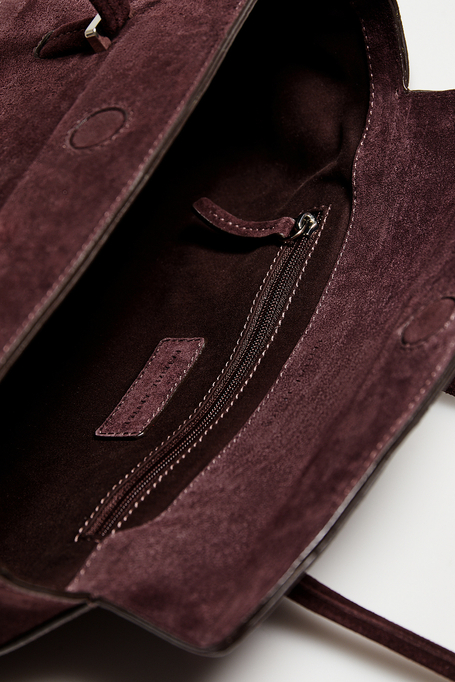 Auberginefarbene Tasche aus Wildleder Auberginefarbene Tasche aus Wildleder