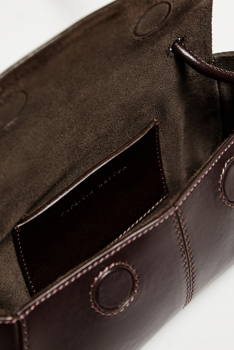 Schokoladenbraune Mini-Tasche mit Riemen