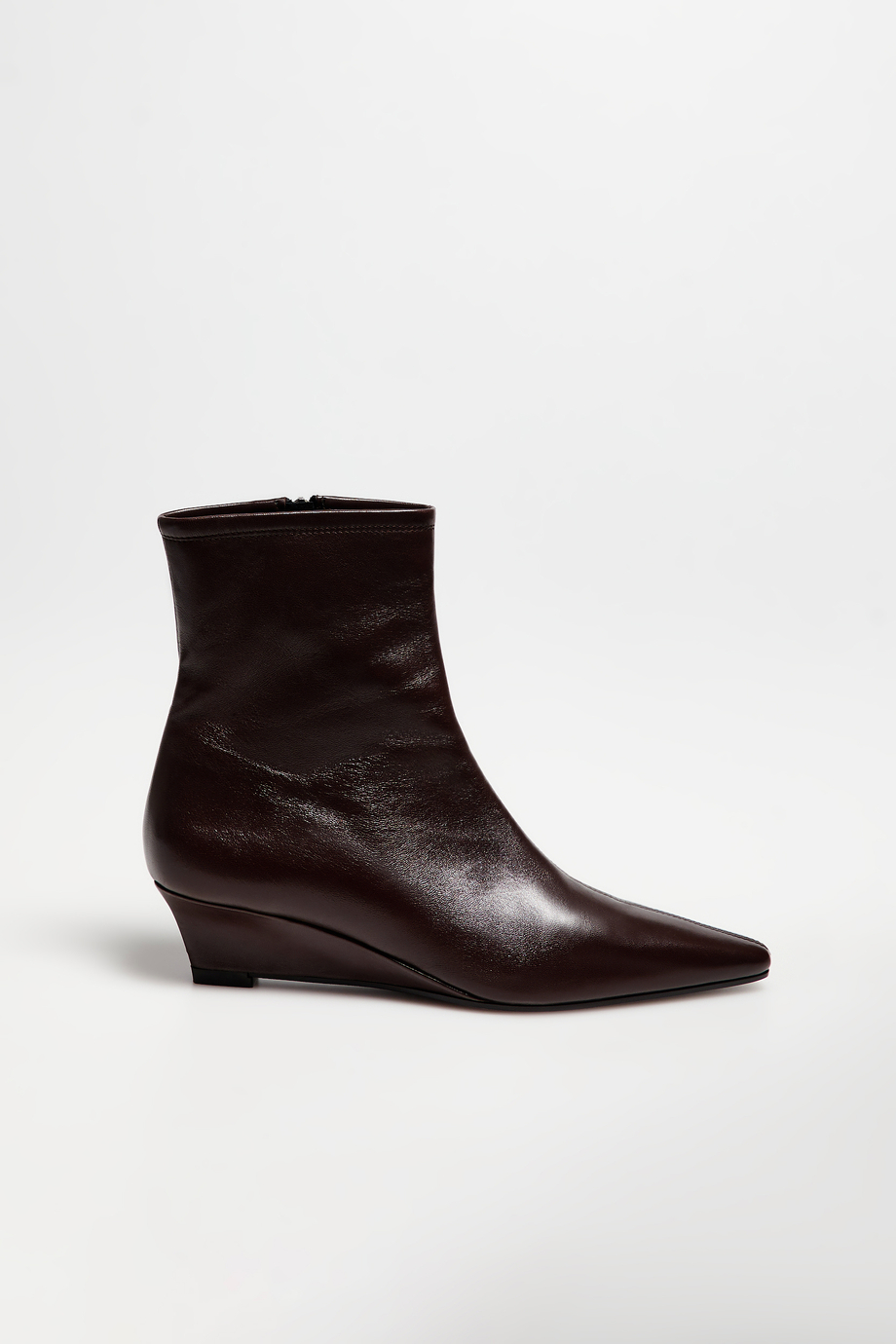 Schokoladenbraune Stiefeletten mit mittelhohem Absatz Schokoladenbraune Stiefeletten mit mittelhohem Absatz