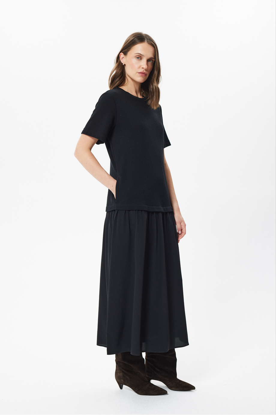Schwarzes Woll- und Seidenkleid Schwarzes Woll- und Seidenkleid