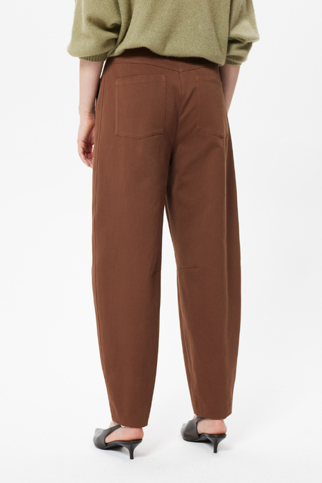 Braune Baumwoll-Fasshosen