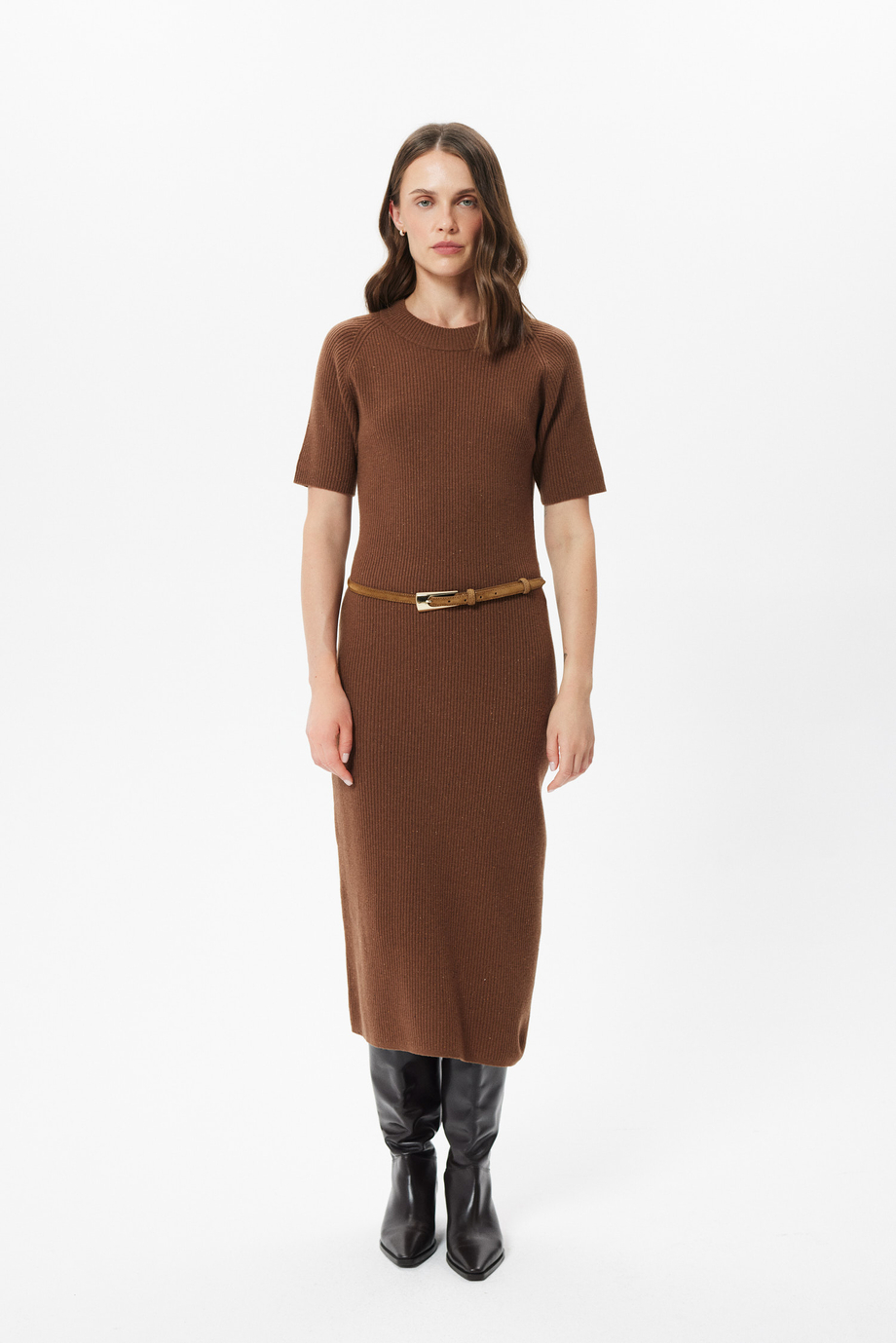 Braunes Midikleid aus Merinowolle Braunes Midikleid aus Merinowolle