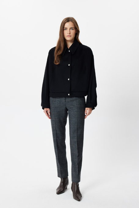 Schwarze Wolljacke