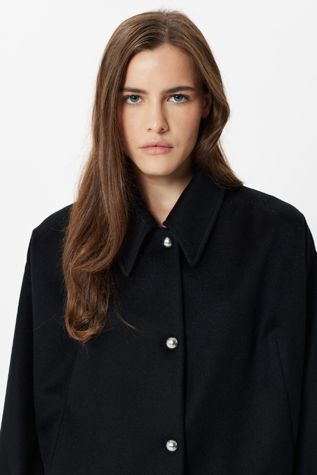 Schwarze Wolljacke Schwarze Wolljacke