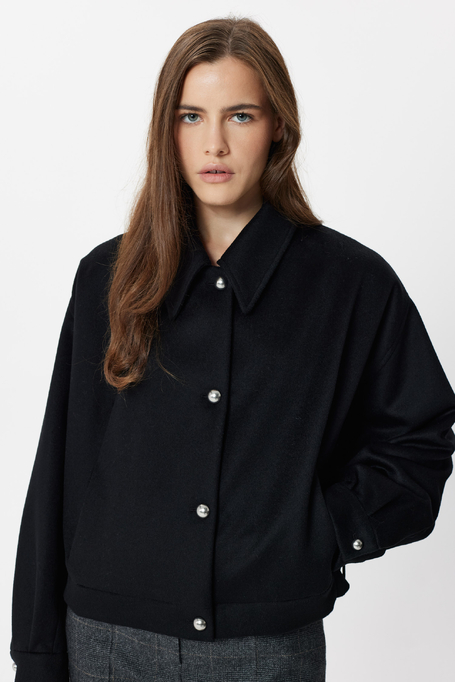 Schwarze Wolljacke Schwarze Wolljacke
