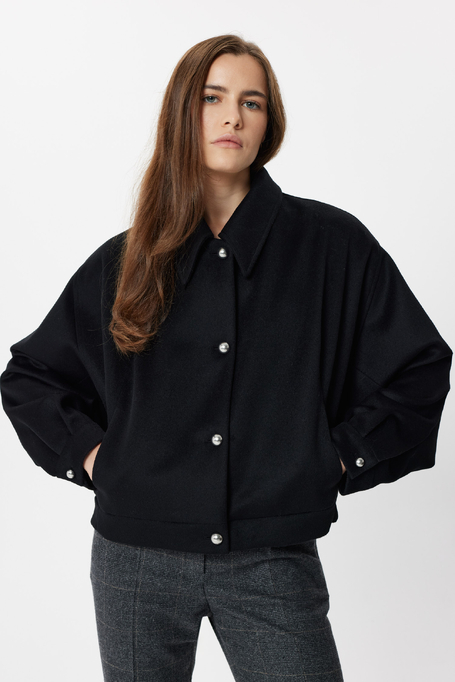 Schwarze Wolljacke
