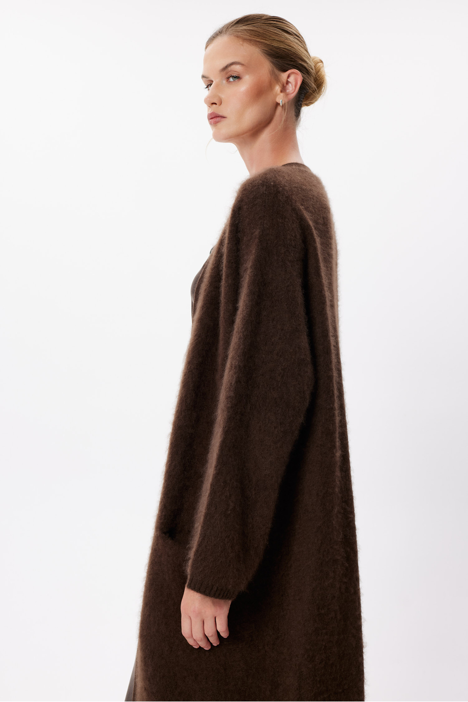 Schokoladenfarbener Cardigan aus Merinowolle und Kaschmir Schokoladenfarbener Cardigan aus Merinowolle und Kaschmir