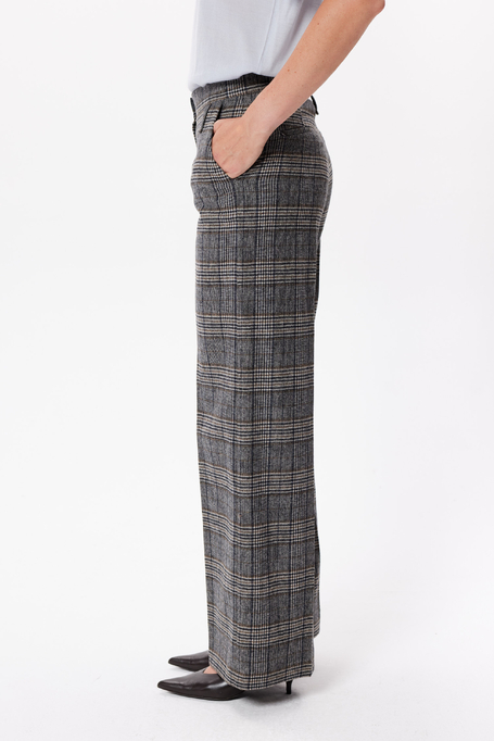 Wollhose mit grauem Karomuster