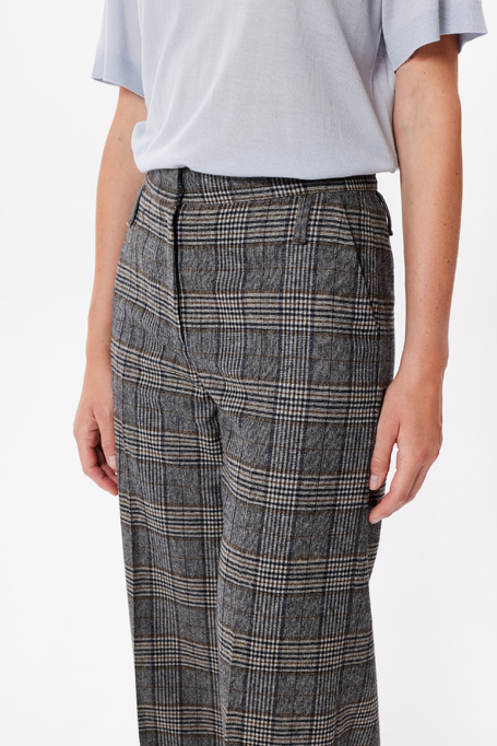 Wollhose mit grauem Karomuster
